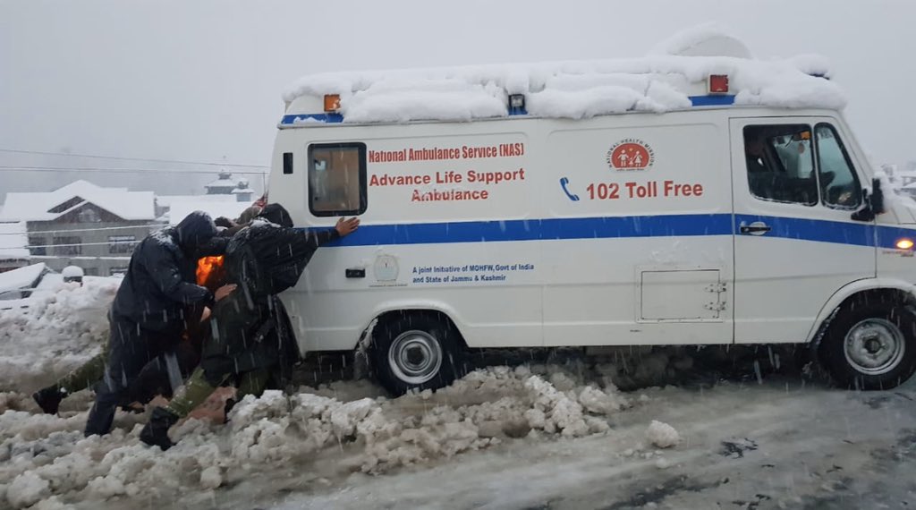 Kashmir Zone Police (@kashmirpolice) on Twitter photo On a tough day with a job of different nature in hand. Our men on duty braving the snow and for your assistance. Slippery roads. Drive carefully.<a href="/JmuKmrPolice/">J&K Police</a> On a tough day with a job of different nature in hand. Our men on duty braving the snow and for your assistance. Slippery roads. Drive carefully.<a href="/JmuKmrPolice/">J&K Police</a>