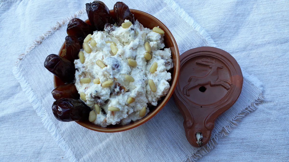 👨‍🍳👩‍🍳Et si vous cuisiniez, et mangiez, comme il y a 2000 ans ?
Ce week-end, découvrez la civilisation nabatéenne, à l'honneur dans l'exposition "AlUla, merveille d'Arabie", en ressuscitant ses traditions culinaires
► bit.ly/2qv4FB7