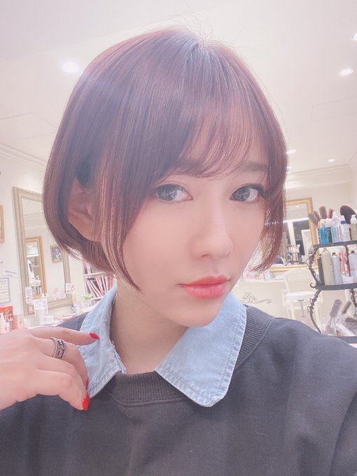 久しぶりにショートになりますた☺️ ボブからだとインパクトそんなにないかな？ https://t.co/vOSw5me5rD<a href="/tag/%E8%87%AA%E6%92%AE%E3%82%8A%E3%83%90%E3%83%88%E3%83%B3"class="tags"><span>#自撮りバトン</span></a>