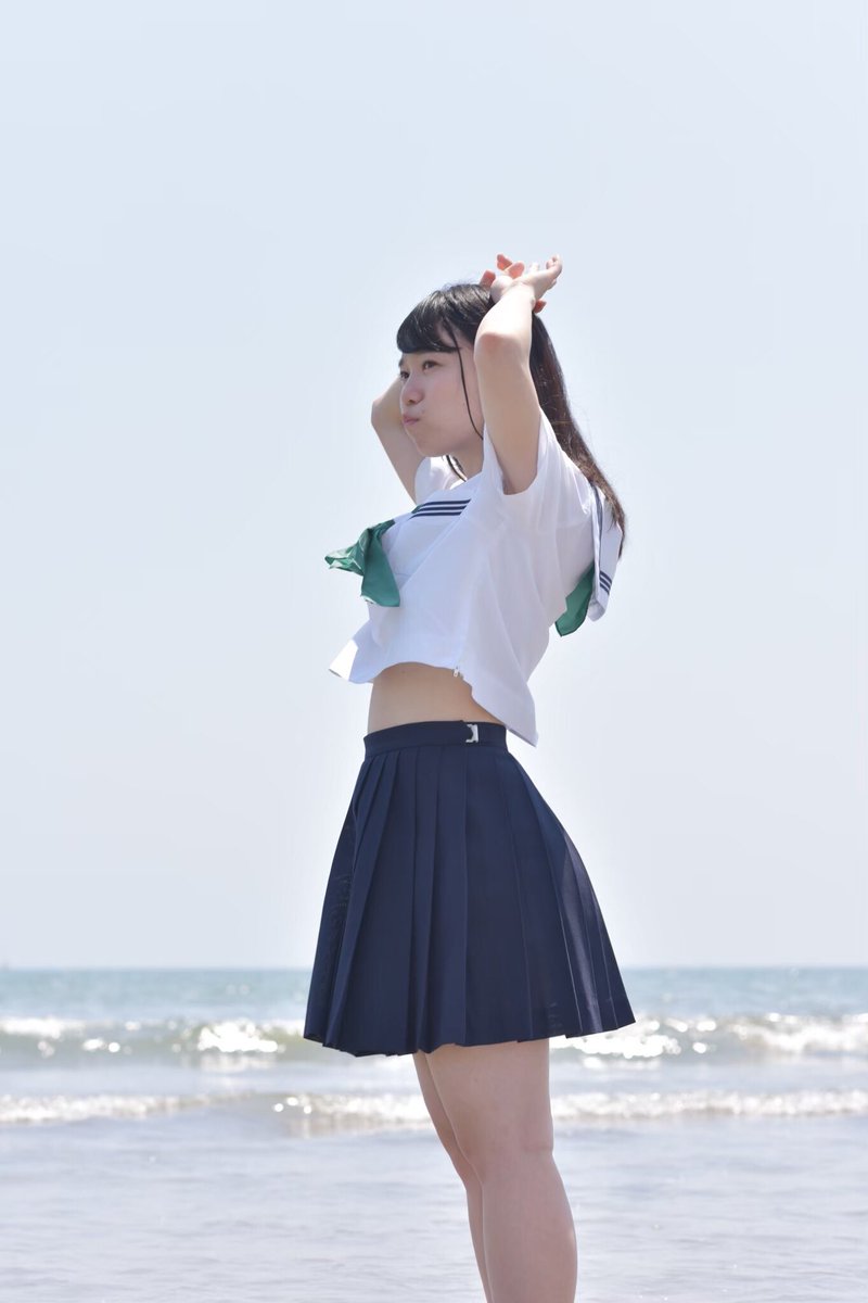 もこ A Twitter セーラーの腹チラが好き いいおなかの日 セーラー服 ポートレート