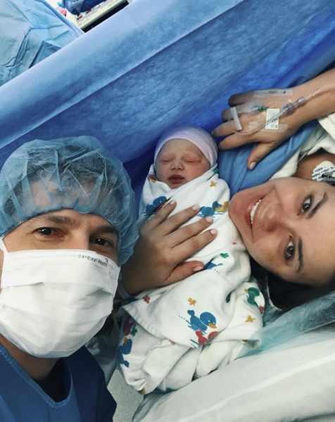 noticias24's tweet photo. La reconocida actriz venezolana Georgina Palacios, anunció a través de su cuenta de Instagram que ya nació su hijo Tomás Gabriel, fruto de su relación con el cantante Gabriel Parisi. #hijo #famoa #GeorginaPalacios #GabrielParisi #padres #TomasGabriel #7Nov #FelizJueves https://t.co/Z7iHv5Mgx3