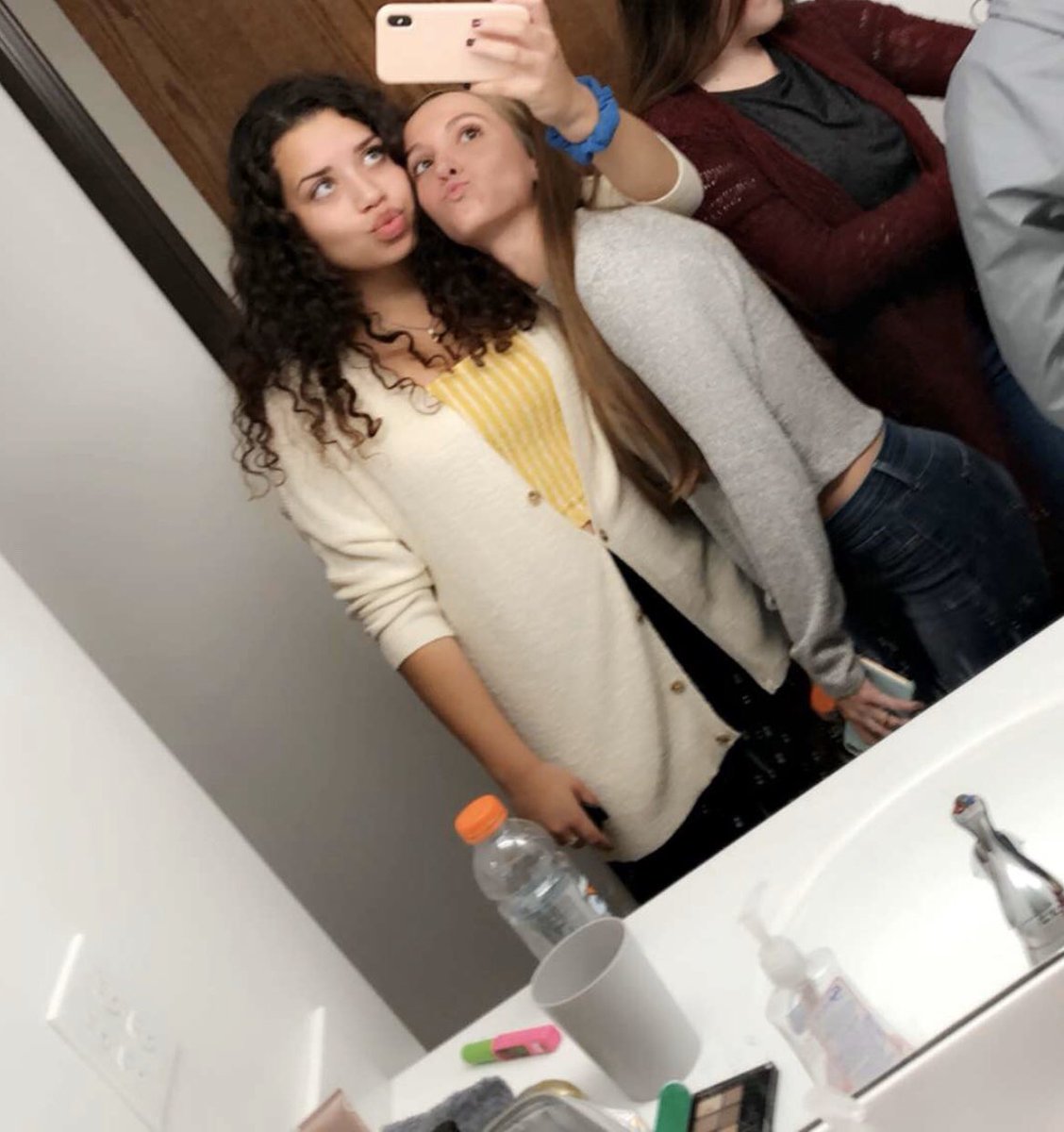 DunganJillian's tweet photo. Happy birthday @graciesandri ❤️ I love you forever and ever❣️ I wish I could be there celebrating your birthday with you ❤️ Don’t have too much fun without me😢 I miss youu❣️ https://t.co/RuhpFr2Jc6