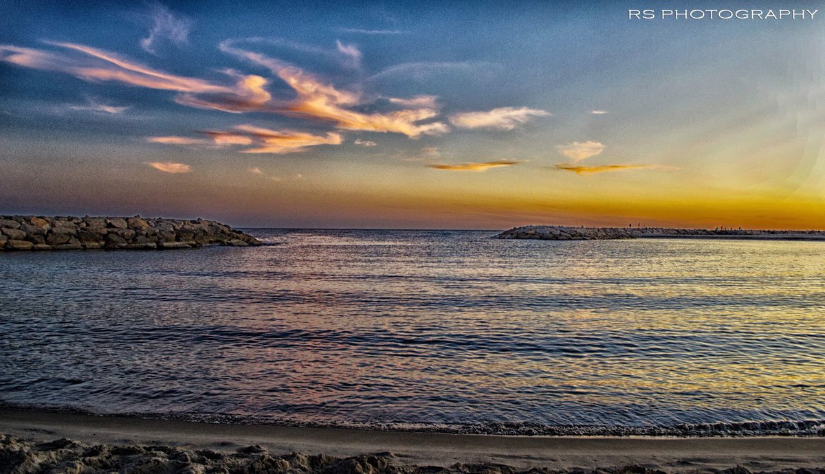 ThibautRS13's tweet photo. #jeudiphoto changement de décors. Saintes Marie de la mer. ☀️🤙. #summer #nikon #photo #photographer #landscape #paysage #rideandshoot #goldenhour #sunset #soleil https://t.co/5blLH9PzUy