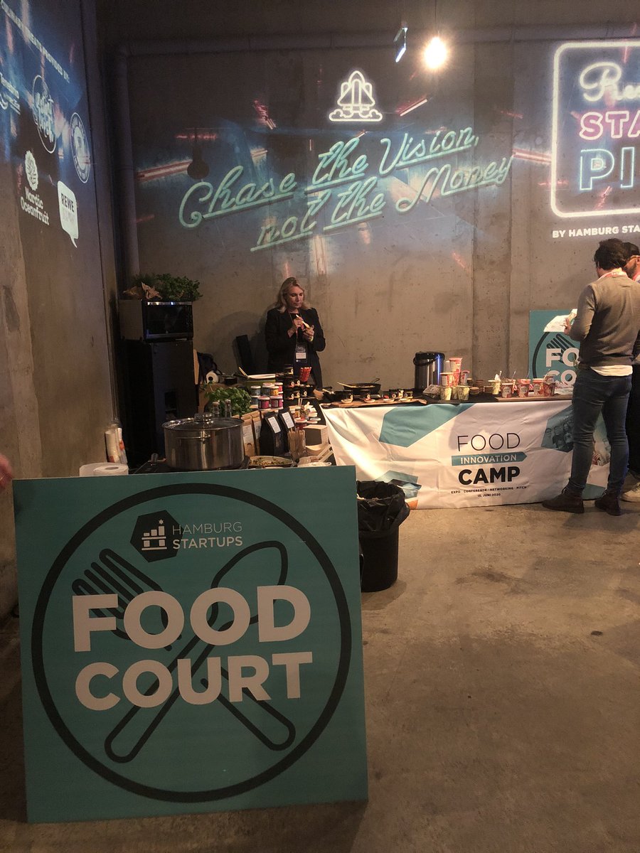 Für das leibliche Wohl sorgt dieses Jahr erstmalig eine #FoodCorner mit einigen #Startups, die ihr vielleicht aus @voxdhdl oder vom <a href="/FoodCamp_FIC/">Food Innovation Camp</a> kennt. Danke für die kulinarischen #Trends <a href="/REWE_Supermarkt/">REWE</a>, <a href="/LaRibollita/">La Ribollita</a>, #Insec2eat, #MAMAWONG und #NordicOceanfruit #RSP19