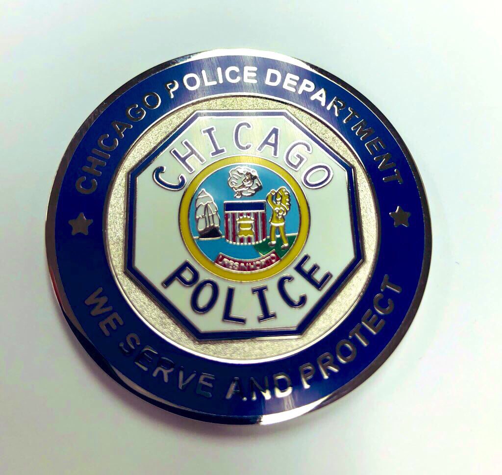 ChicagoCAPS14's tweet image. Signs winter is coming 🥶 
-Christmas music played unnecessarily early
-Dibs chairs on standby
-Cars stolen because vehicles are left unattended to heat up

🚗💨.....HEY!🏃.....🏠

Stop making your 🚙  more comfortable for criminals!

RT for a chance to win this Challenge Coin ⬇️