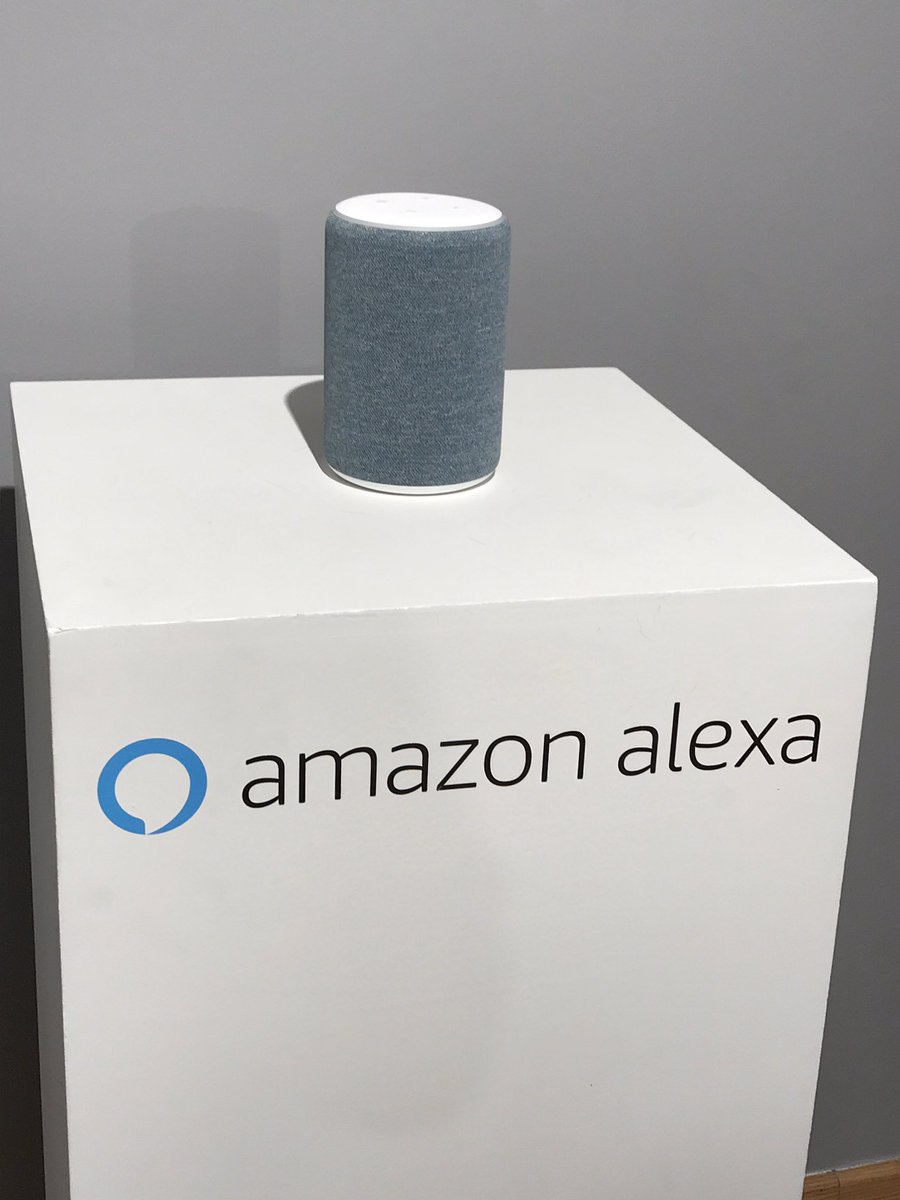 Cineinformacion's tweet photo. En la fiesta de #Alexa que cumple su primer año en México, conociendo sus nuevas funciones y a los nuevos integrantes de la familia Echo  
#EchoWallClock $749
#Echodot LED $1499
#Echo 3a gen $2499
#EchoStudio $4499 
#1añoAlexaMX #PreguntAlexa #amazonalexa #amazonecho @lizgil https://t.co/8KylnI4cYV