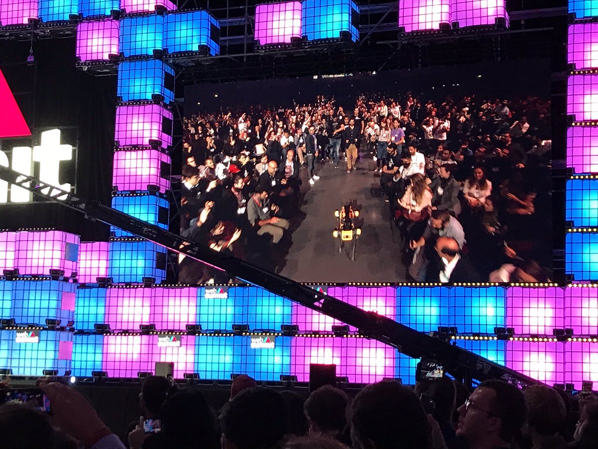 rbarona's tweet image. #SpotRobot on Stage