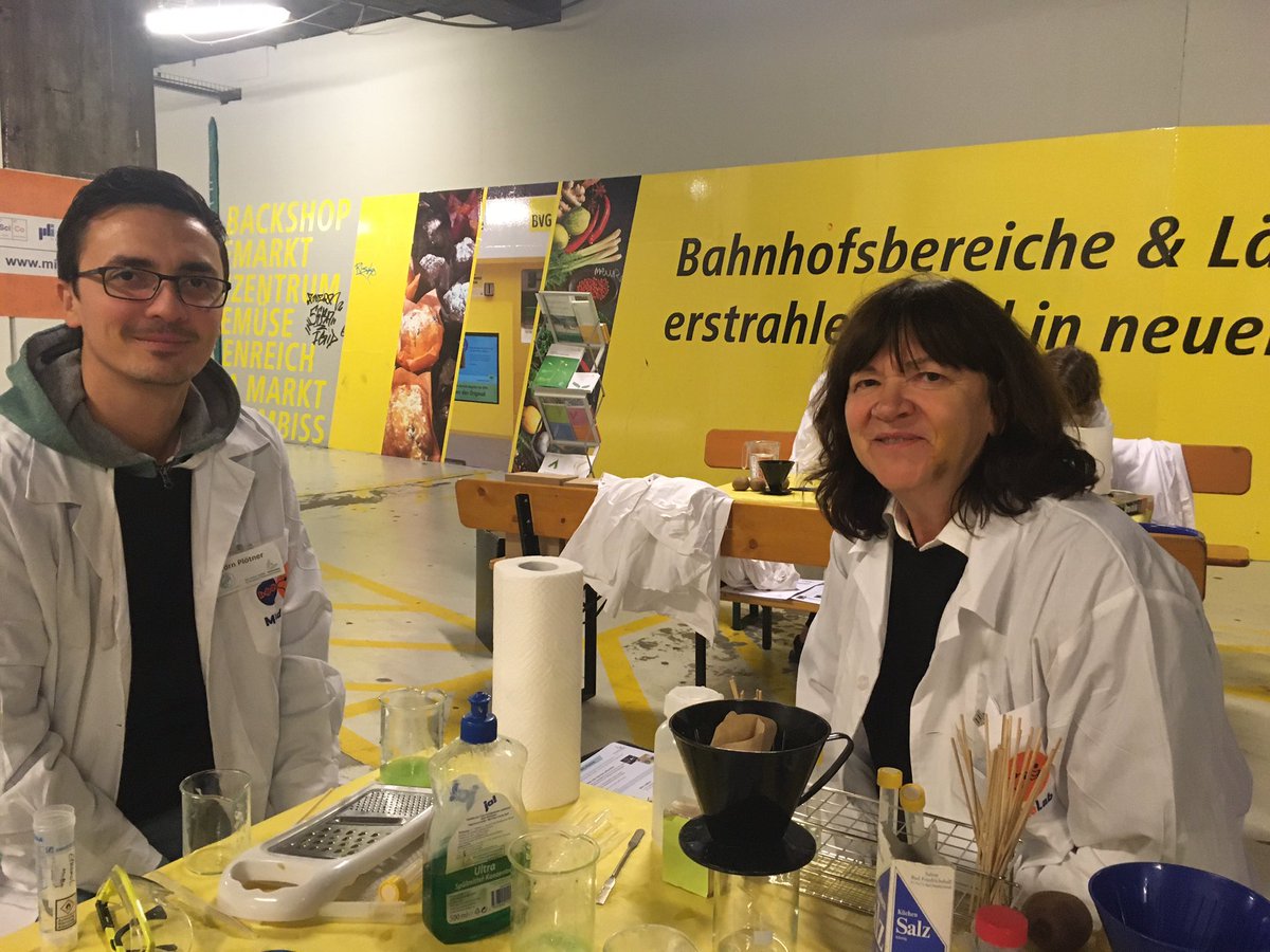 Mind the Lab Berlin (@mtl_berlin) on Twitter photo Wenn man zehn Minuten übrig hat, kann man mit <a href="/MPIMP_Potsdam/">MPIMP Potsdam Golm 🌱🧪</a> #DNA aus 🥝 extrahieren und nach Hause mitnehmen! #Rathaus_Steglitz #BerlinSciWeek19 #MTLBerlin2019 #MindTheLab #weilwirdichlieben Wenn man zehn Minuten übrig hat, kann man mit <a href="/MPIMP_Potsdam/">MPIMP Potsdam Golm 🌱🧪</a> #DNA aus 🥝 extrahieren und nach Hause mitnehmen! #Rathaus_Steglitz #BerlinSciWeek19 #MTLBerlin2019 #MindTheLab #weilwirdichlieben