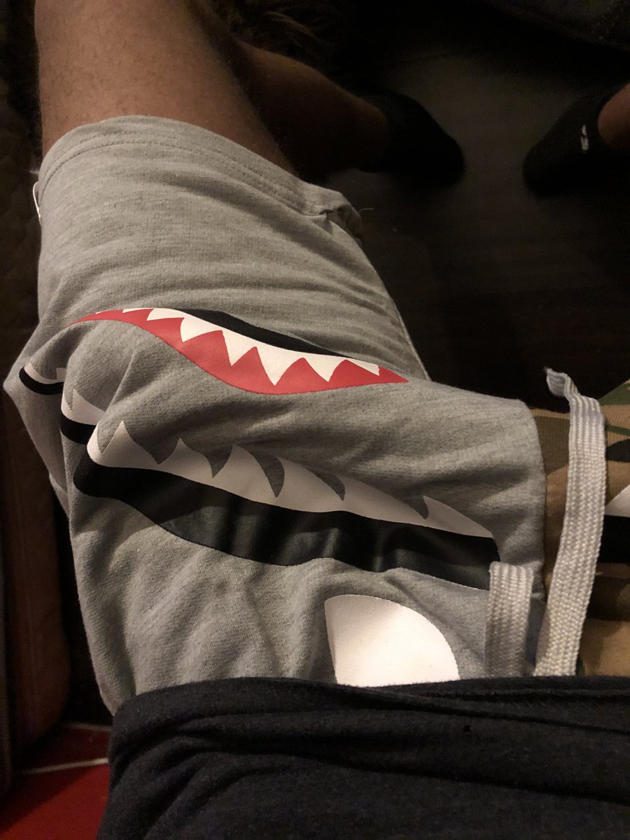 playboypapi__'s tweet image. new sweat shorts 😪😪😪