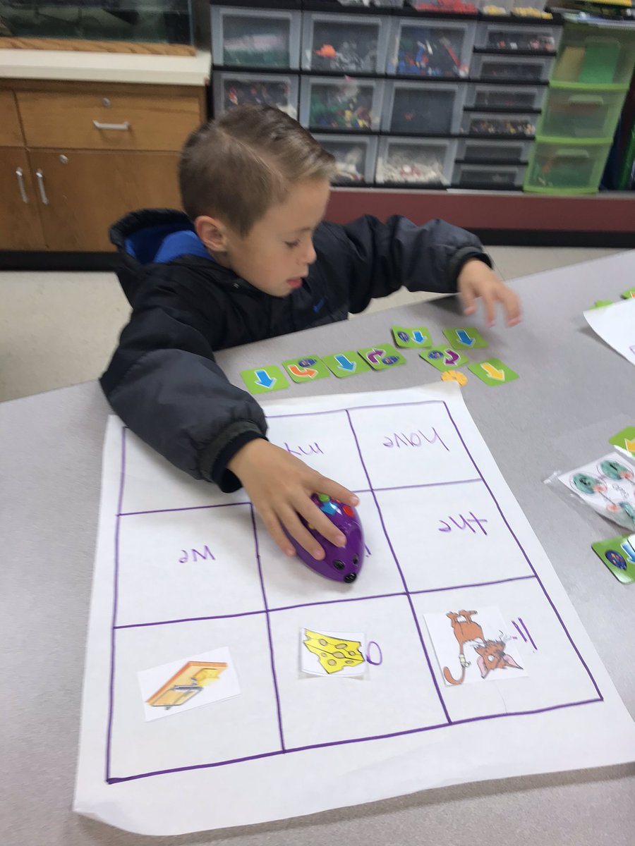 MrsK_STEAMLab's tweet image. More Kinder Coding in the #EESSTEAMLab today along with a little sight word practice! #kinderscancode