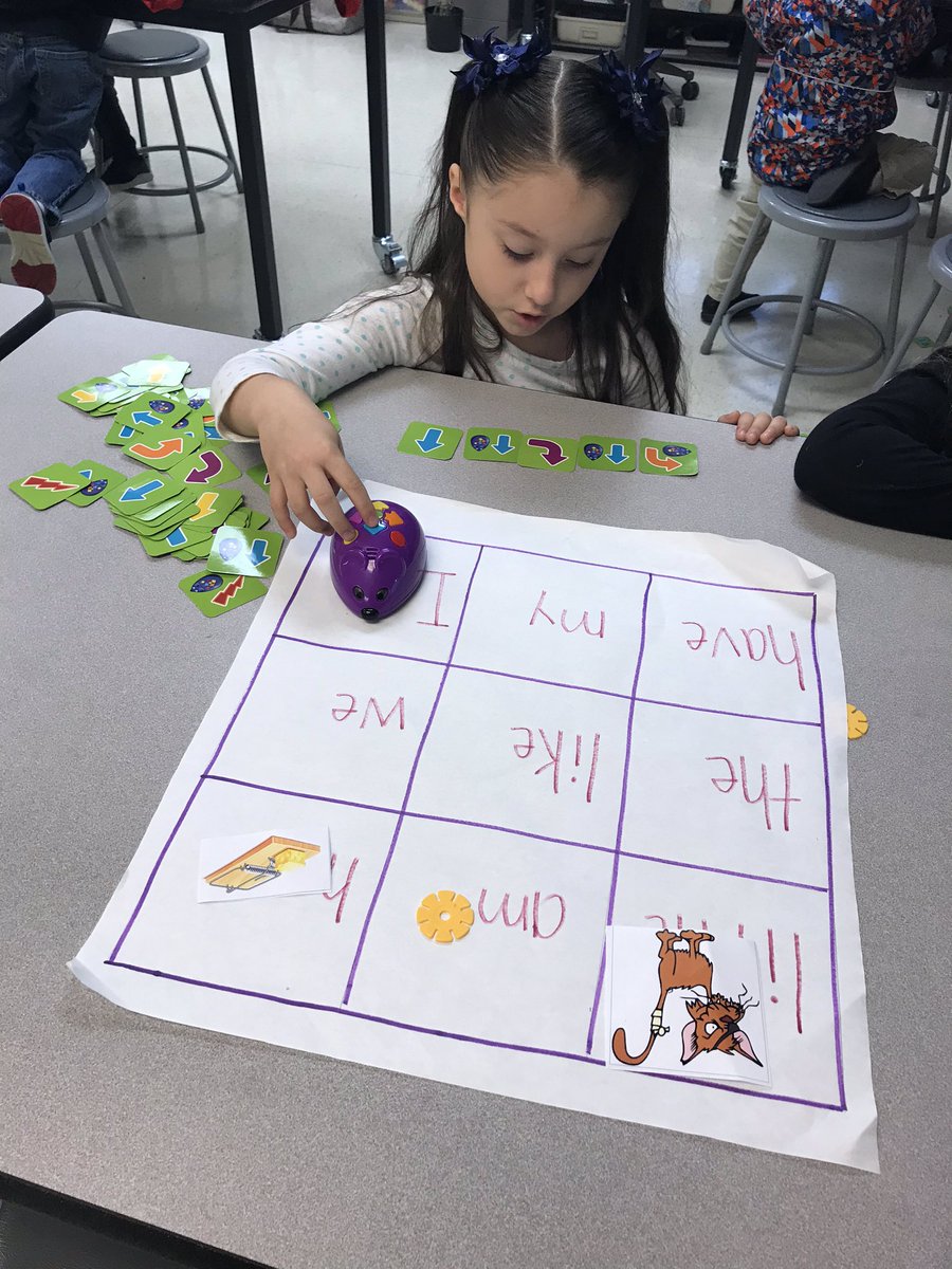 MrsK_STEAMLab's tweet image. More Kinder Coding in the #EESSTEAMLab today along with a little sight word practice! #kinderscancode