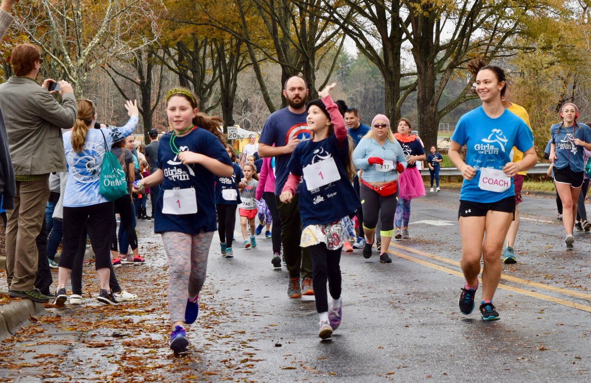 gotrwnc's tweet image. Have you registered for the Great Beginnings &amp;amp; Great Smiles #GirlsontheRun of WNC #5K run and walk on Sunday, Dec. 8 at @ShopAsheville? TODAY is the LAST DAY to register so you are guaranteed an event t-shirt in your size. gotrwnc.org/5K #gotrwnc
