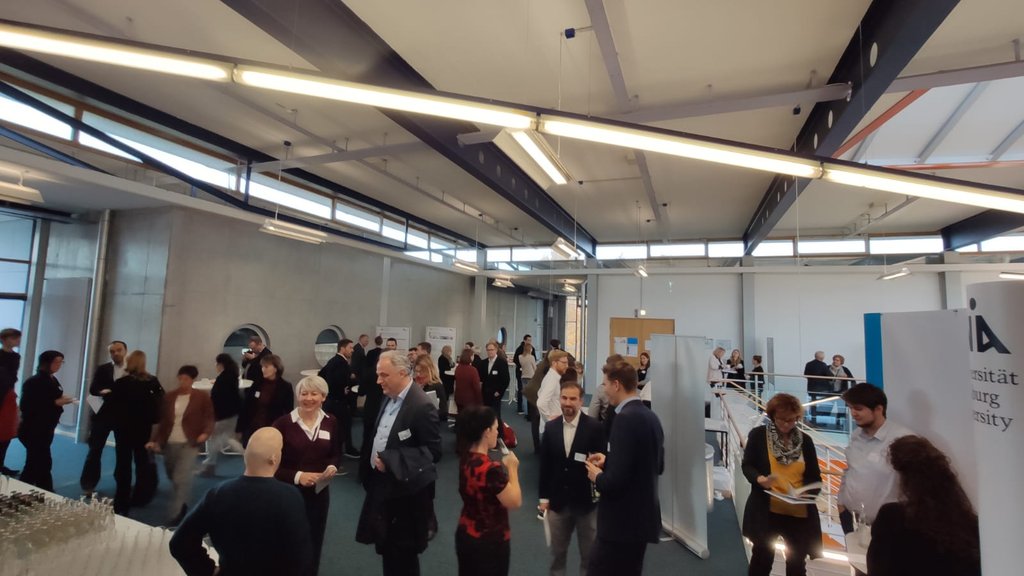 ForDigitHealth's tweet image. Die ersten spannenden Gespräche bevor die Auftaktveranstaltung startet. #fordigithealth #gesunddigitalleben #digitalerstress #uniaugsburg