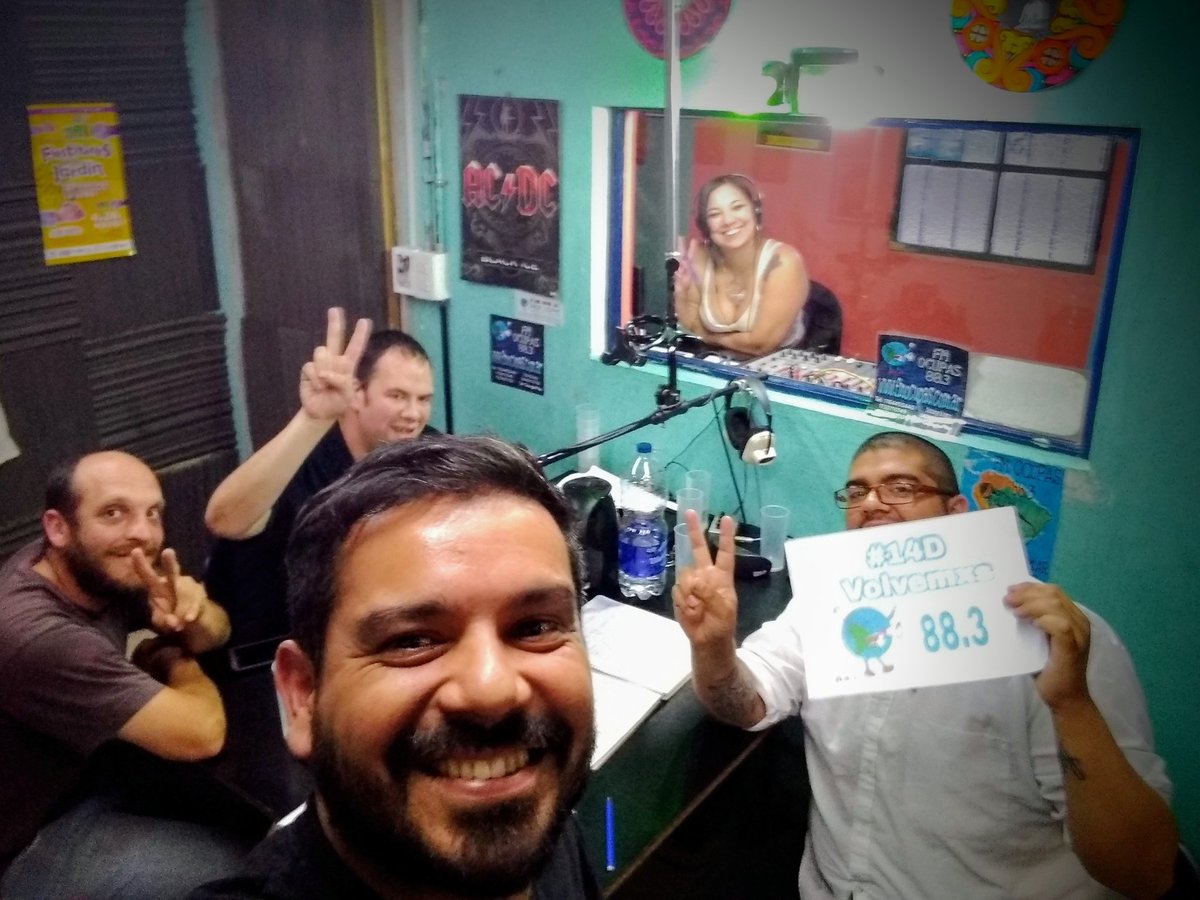 julian_sanab's tweet photo. #PrendiendoMotores
@Social21LT en @Fmocupas883
Bancando la comunicación popular y el compromiso inagotable que se mantiene en la comunidad #Ocupas.

#Gracias #Aire #Radio
¡Agarrate que salimos con todo!
#14D #FM883 https://t.co/N6EkG8monk