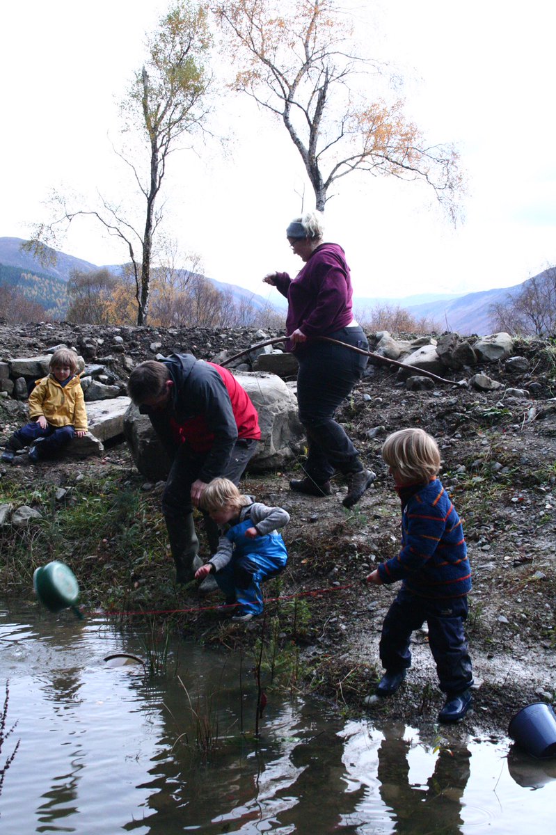 It’s chilly at our #outdoornursery in the far North West Highlands today but #thanks to #funding from @UllapoolHarbour Trust our kids are kitted out in snug waterproofs from #muddypuddles! #worldoutdoorclassroomday #ullapool #thankyou