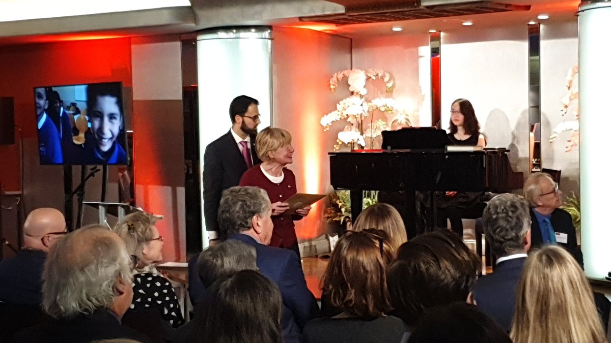 simongbates's tweet image. Well done @MagicLanternArt on their award @childrensarts