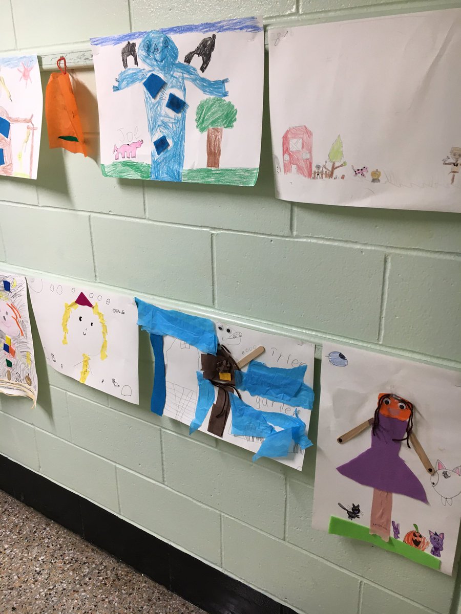 GalloDunn's tweet photo. C22 welcomed Fall with our wonderful scarecrows and fabulous Acrostic poems! https://t.co/jOw0Xp1XgN