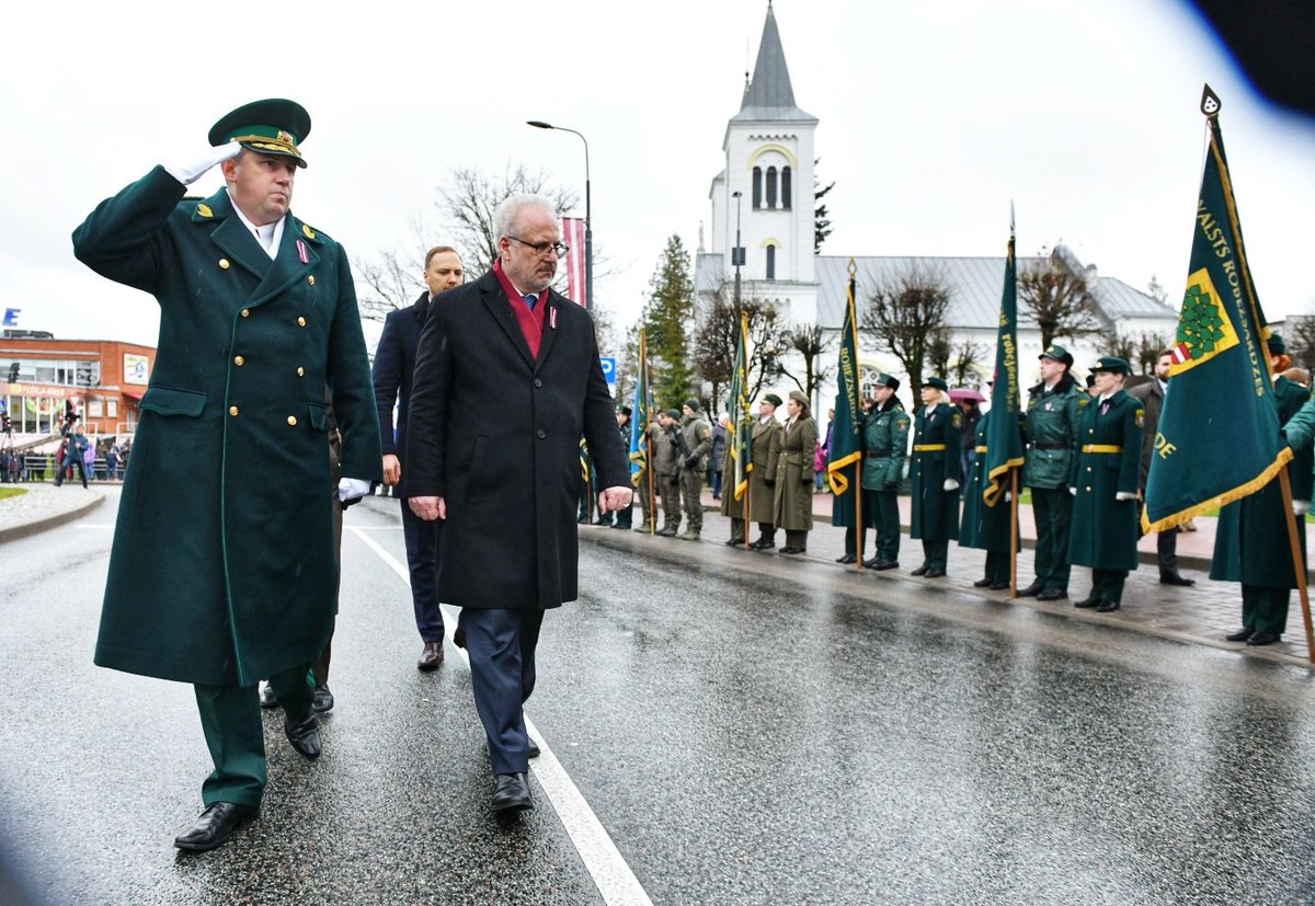 Латвия военный парад