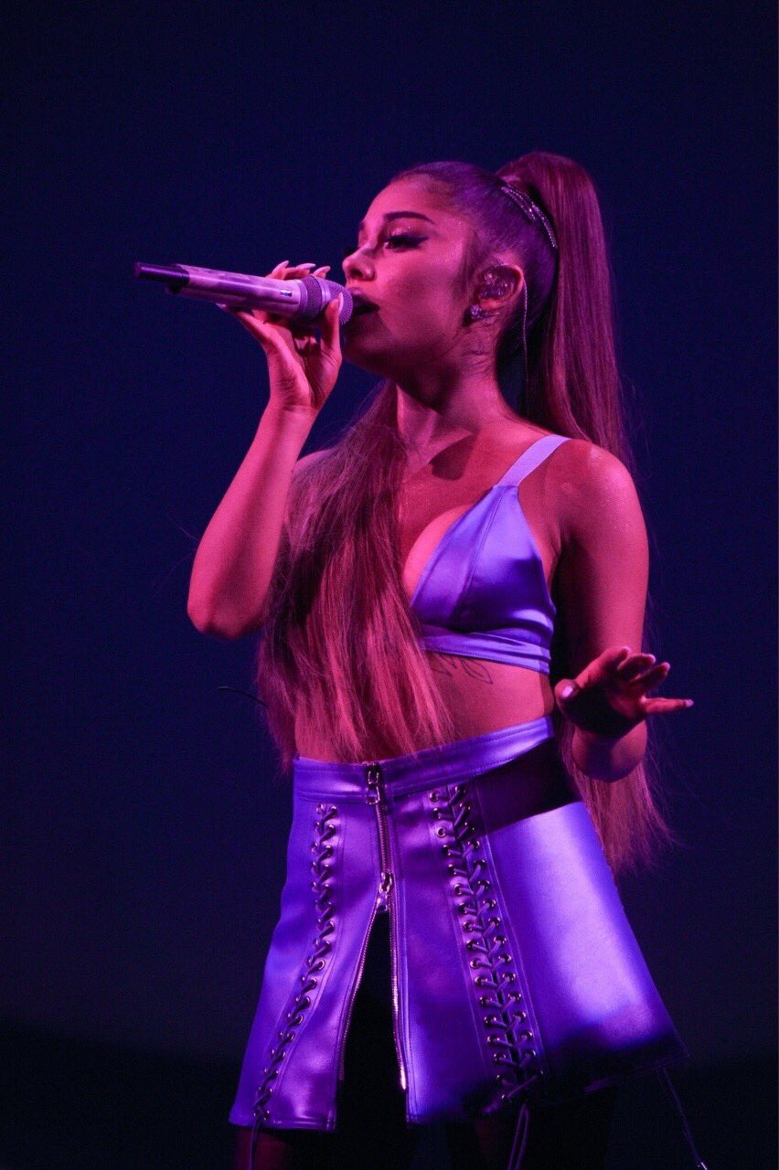 Ariana grande tour outfits hotsell 2019