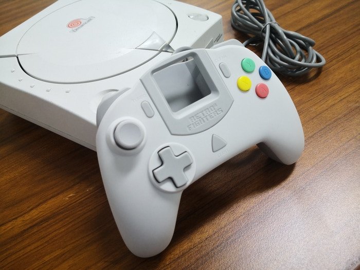 TheDCJunkyard's tweet image. Production update from @retrofightersco on the #Dreamcast controller that was sent out today, which featured these shots of the actual final. Looking good!