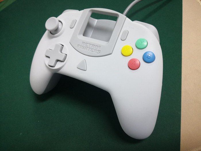 TheDCJunkyard's tweet image. Production update from @retrofightersco on the #Dreamcast controller that was sent out today, which featured these shots of the actual final. Looking good!