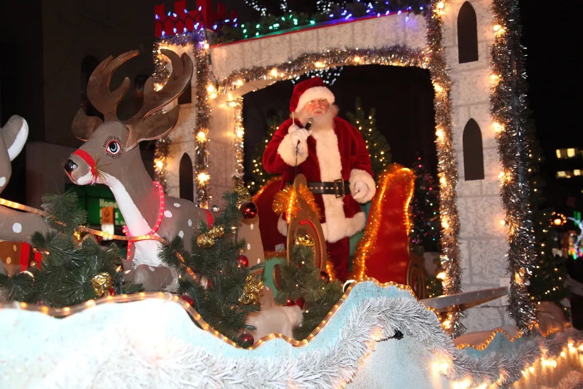 Brampton Santa Clause Parade
Presented by The Rotary Club of Brampton
Nov. 16, 5 pm sharp
Main Street 

25th night-time parade, largest in Canada
70 entries
New balloon inflatables
Food Drive Canadian Progress Club
Bring your Letters to Santa
Thank you to hundreds of volunteers
