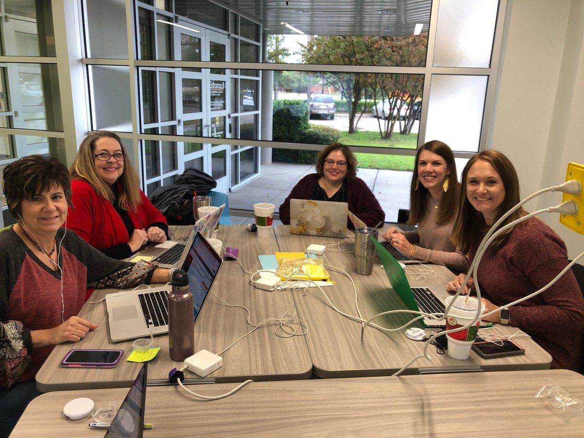 jennahutt's tweet image. The @ProsperISD secondary librarians learning how to combat Fake News with @mslkile @Region10ESC. We are brainstorming how we can use these tools to empower our students to grow as lifelong learners. #PISDLibrary #TransformProsper