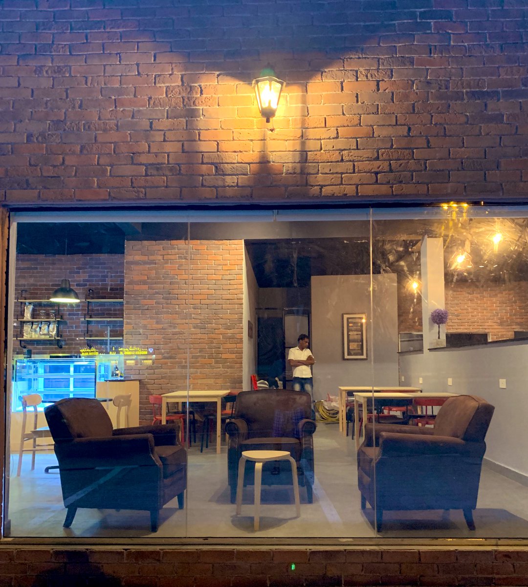 HasanAAlmulla's tweet image. @OmCoffeenation 
#كوفينيشن 

&quot; السر في المكان &quot; 

سيتم الإعلان عن موعد الافتتاح التجريبي خلال الأيام القليلة القادمة إن شاء الله ،
ولا تنسوا مسابقة أطرف تعليق 😉

و التعليق الحاصل على أكبر عدد لايكات و ريتويت هو بالتأكيد سيكون الفائز 😎