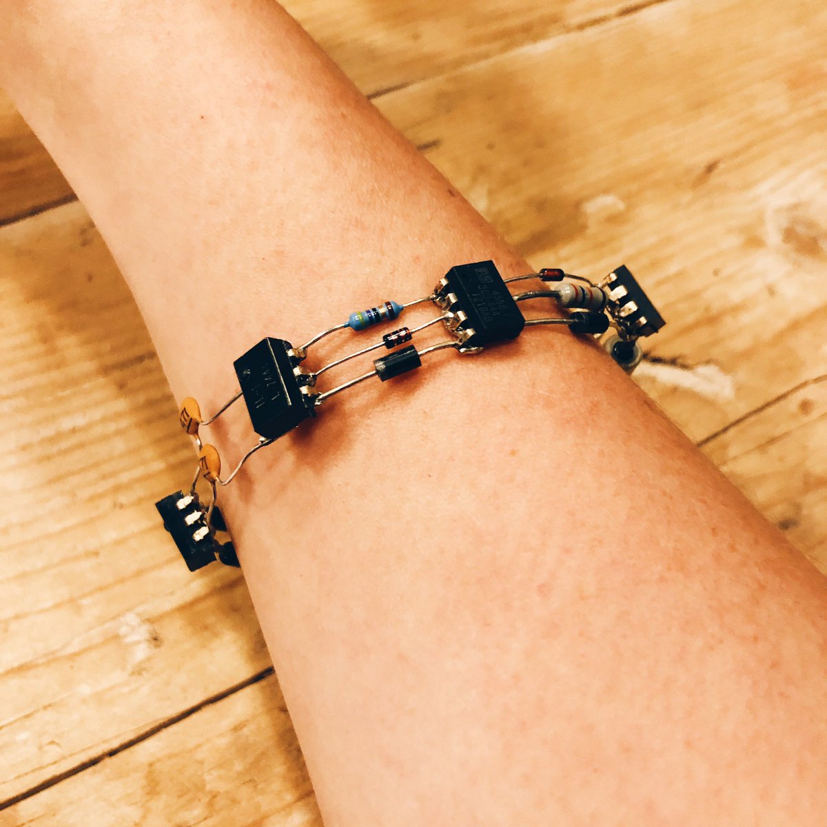 RuthAmos's tweet image. Day 7 of #makevember and @conceptshed let me raid his electrical components to make this bracelet. Thanks Sam 😊