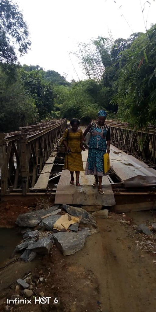 NBS_Nigeria's tweet photo. A team crossing the river to Ipokia LGA and later entered Okada to whekan Health centre near Benin border. https://t.co/LvW3Q9g94X