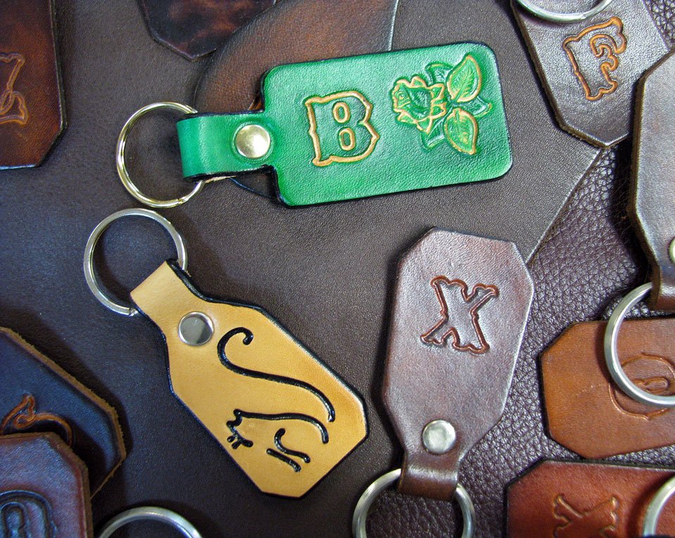 Leathersmithdes's tweet image. Want to start leathercraft with an easy project for yourself or for a group? Check Quentin's article
on DIY Leather Keychains. Learn the steps to handmake your own unique key tags. Read: blog.leathersmithdesigns.com/homemade-diy-l…
#DIYKeychains #DIYLeatherCraft #LeatherCraft #LeatherProject #leather