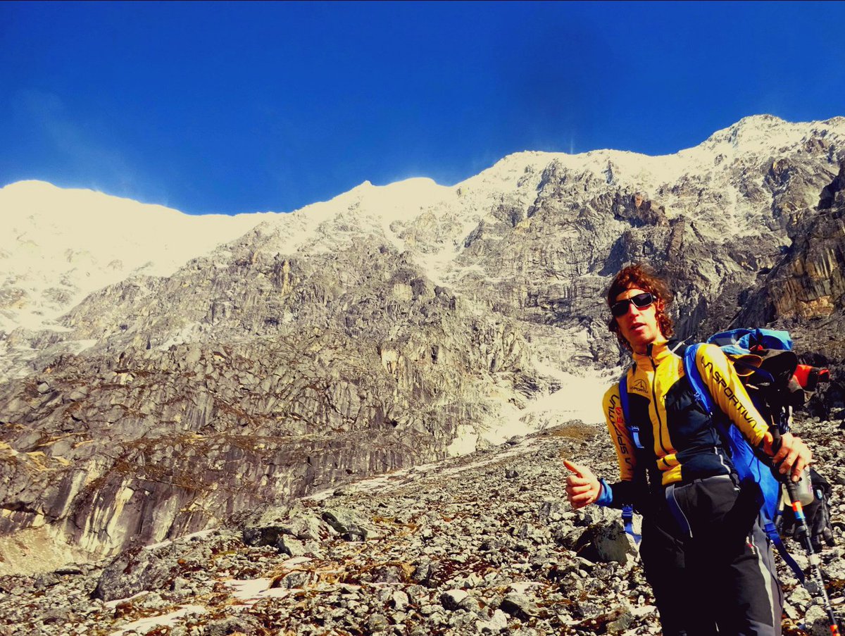 loscarponecai's tweet photo. 🧗♀️#Montagne360/CRONACA EXTRA-EU
Franchini sale in solitaria l’inviolata Est del Lamo She in Cina, la cordata di Simon Messner firma la prima del #BlackTooth (6718m) in Pakistan, mentre Holeček realizza la bella inviolata Nord-ovest del #Chamlang (7321). Sul numero di novembre! https://t.co/PAbDt4aFKK