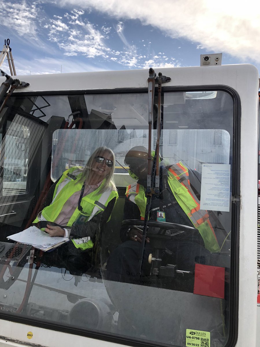 CremaExpat's tweet photo. Full week of observations with #IEP @TeamDulles. Thanks for having us IAD and all the support! Great team #CorporateSafety #Doingitsafe #Safetyisglobal @SamLingle1 @susannesworld @FlyWithRachel @JimSchake @jabbottx5 @NickStrope1 https://t.co/OxAVwV1RUq