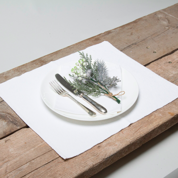 peonyjuliebates's tweet image. The most stunning set of 4 place settings to make your #festivetable look fabulous! Sparkly berries and frosted foliage with gift bag and #freeshipping for an incredible £28....don&apos;t miss them, they&apos;re so unique that when they&apos;re gone, they&apos;re gone for good! #peonyfauxflower