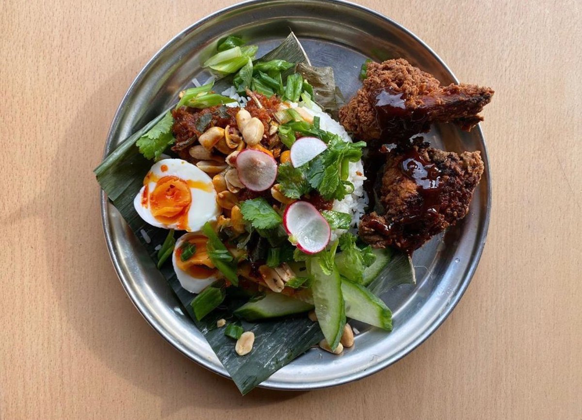 We LOVE the food at <a href="/JuliesKopitiam/">Julies Kopitiam</a>  ❤️ Showcasing the best of Mayalsian-inspired cuisine, this Pollockshaws Road hangout is now also located at Acidbar @SWG3glasgow  😃 Why not go along and try some of Malaysia’s finest? These are some of our favourite dishes 🍜