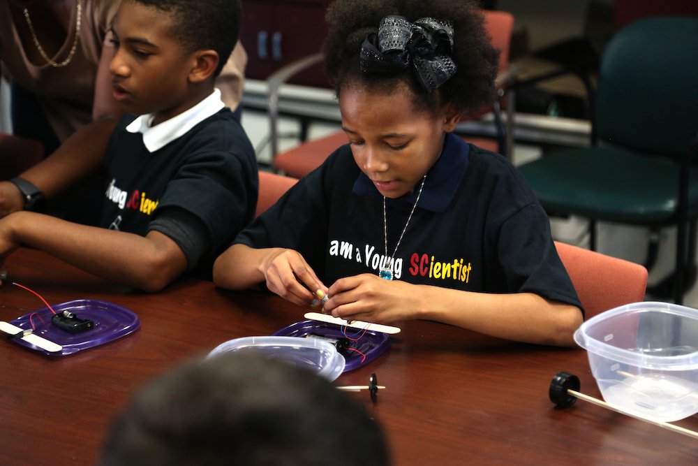 Tomorrow is #NationalSTEMDay! 🧪🔬🧬💻

Get to know the <a href="/USCJEP/">USC JEP</a> Young Scientists Program, which inspires local kids to become leaders &amp; innovators in science &amp; engineering through hands-on learning.

Get involved: ow.ly/NDw930piwX0 #STEMSTEAMDay
