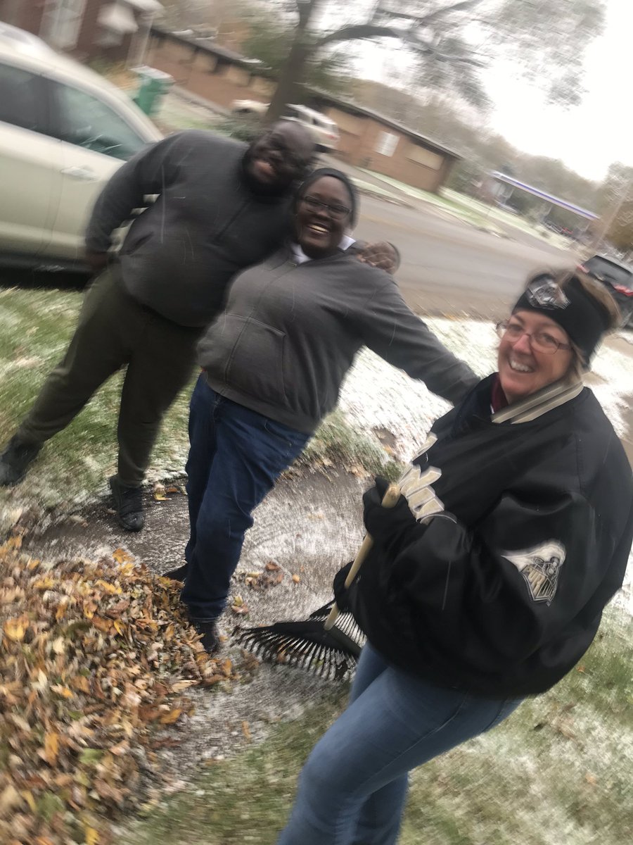 JoanCarlton3's tweet image. 2768 Rake A Difference United Way 👏👏👏@StephenMGunter @LynnetteMarie12 @JanaVugteveen @bobsaniga @kathyraglin840 @troyer_paige @beck_missy @mirandie11 @thouchin13 #rakeadifference