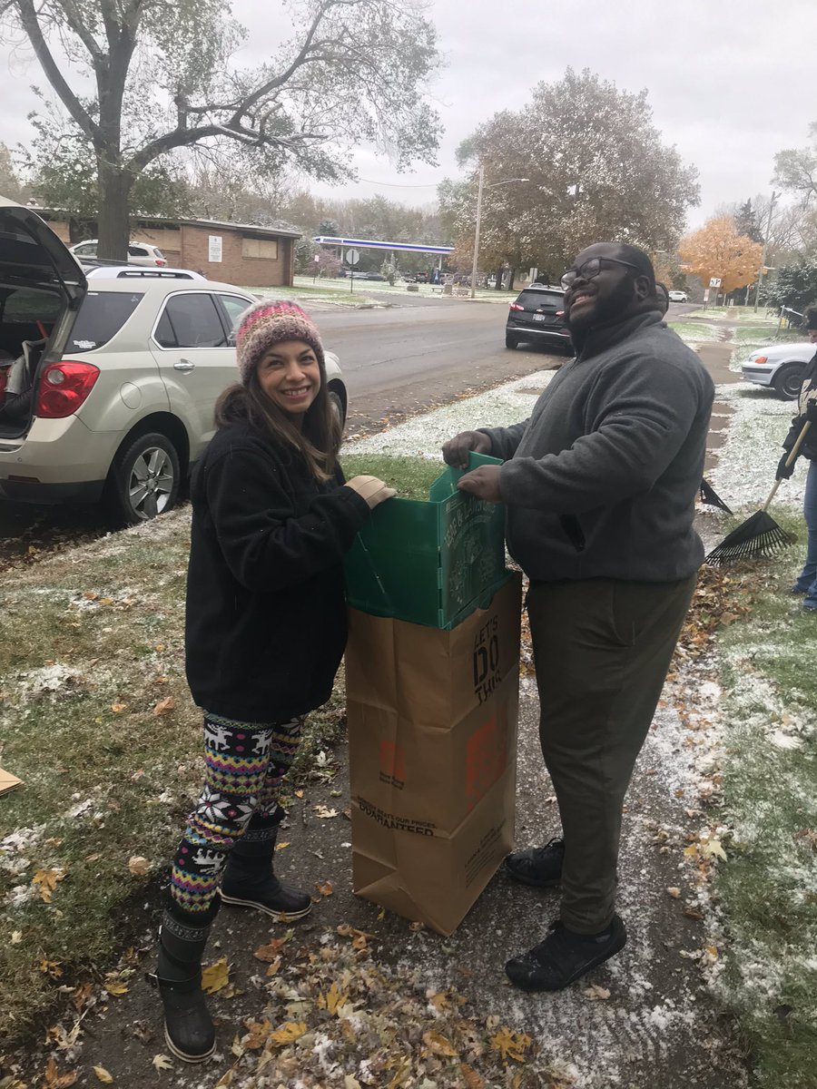 JoanCarlton3's tweet image. 2768 Rake A Difference United Way 👏👏👏@StephenMGunter @LynnetteMarie12 @JanaVugteveen @bobsaniga @kathyraglin840 @troyer_paige @beck_missy @mirandie11 @thouchin13 #rakeadifference