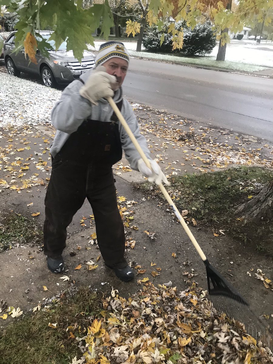 JoanCarlton3's tweet image. 2768 Rake A Difference United Way 👏👏👏@StephenMGunter @LynnetteMarie12 @JanaVugteveen @bobsaniga @kathyraglin840 @troyer_paige @beck_missy @mirandie11 @thouchin13 #rakeadifference