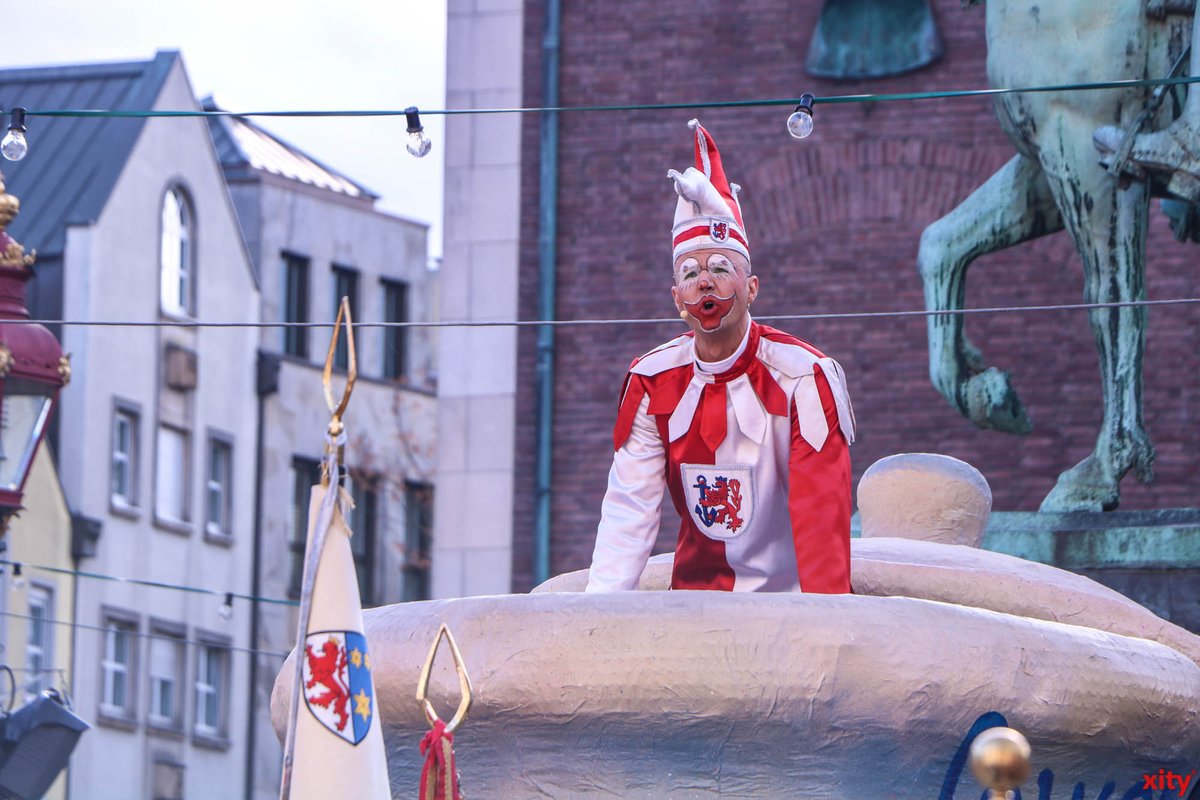 Am Montag hüpft der #Hoppeditz in Düsseldorf wieder aus seinem Senftopf und startet damit die Karnevalssession. --> bit.ly/32lfnHu