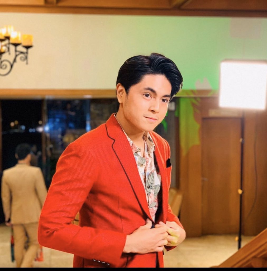 miguel4real_'s tweet photo. Red 🔥🔥🔥 @MiguelTanfelix_  at @gmanetwork  Thanksgiving party
#GMAHAVANANIGHTS https://t.co/hmt8q1Ea7m