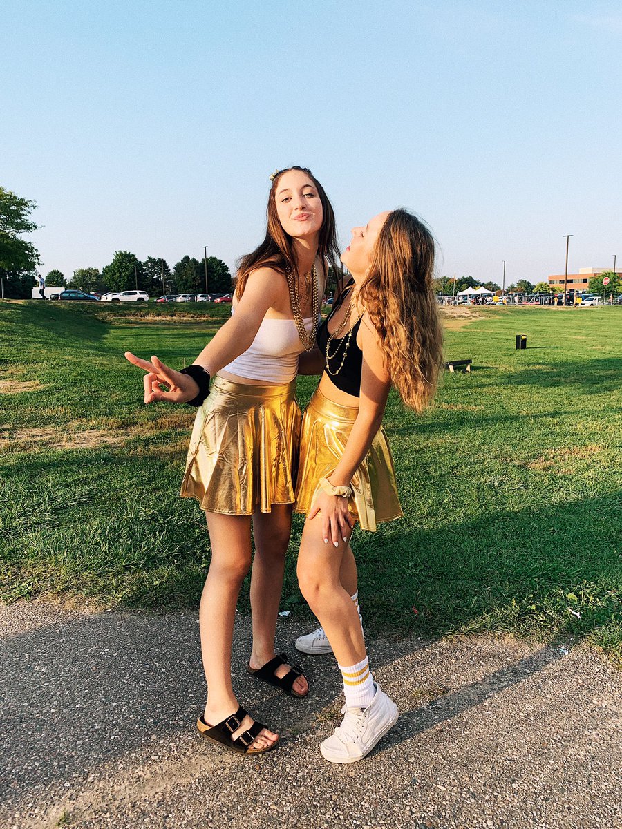 mallorybouque's tweet photo. I’m thankful for Syd &amp; for the fact that she always makes me laughs and is always there for me❤️❤️ @sydneyparpart @ruby_slippers5 #pcthankful https://t.co/EsvKIN66Tn
