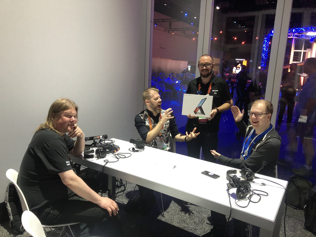 daltondhcp's tweet image. #KneeDeepInTech is going dooown in the PodCast center! #MSIgnite /cc @Bindertech @arcticdba @KennyLowe @MrBlackSwe