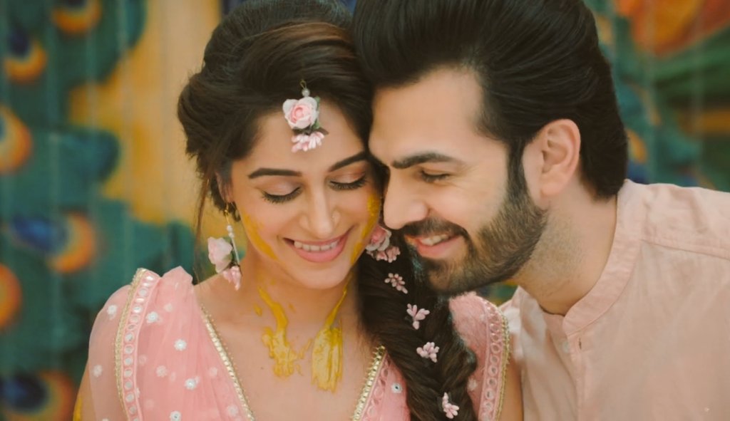 ItsMe_Soumya's tweet photo. @SandiipSikcand @veenaasikcand Pls dont change this combination ever 🙏🏻🙏🏻
I really loved enjoying this which was connected to my heart just wow #Netraji #Sonakshi #Veena #Ronakshi 
Love these ppl much more❤😍😘 
Ro boy u r👌🏻today🙌🏻🥰
Blessed fandom #KahaanHumKahaanTum https://t.co/2nevF3jxoa