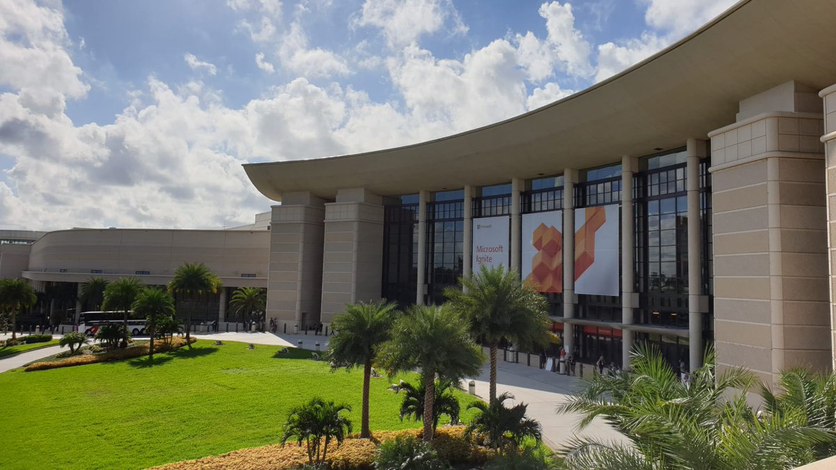 PatrickKalinows's tweet image. Security with #MicrosoftDefender #AdvancedThreatProtection on day 4 of an awesome #MSIgnite2019 in Orlando, Florida by @djteller, @ConfigMgrDogs, Deepak Manohar and Dave Love ! Thanks to #Cegeka !