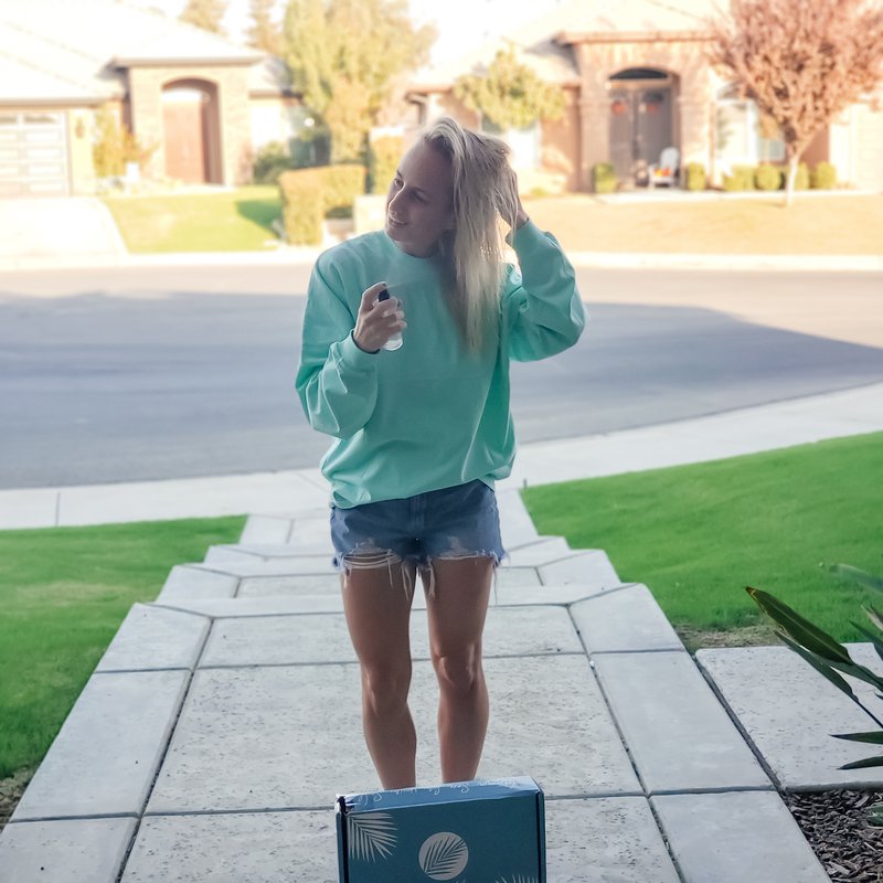 BeachlyBox's tweet photo. W/ jeans, denim shorts or a pair of sassy sunglasses - how do you style your Spirit Jersey? @kacie_cooper, @mrs_king_di, and @laurieespino show us three ways to wear the @spiritjersey from our Fall Box. DM us a photo to be featured on our page! #beachly #beachlybox https://t.co/axoEQJQhdW