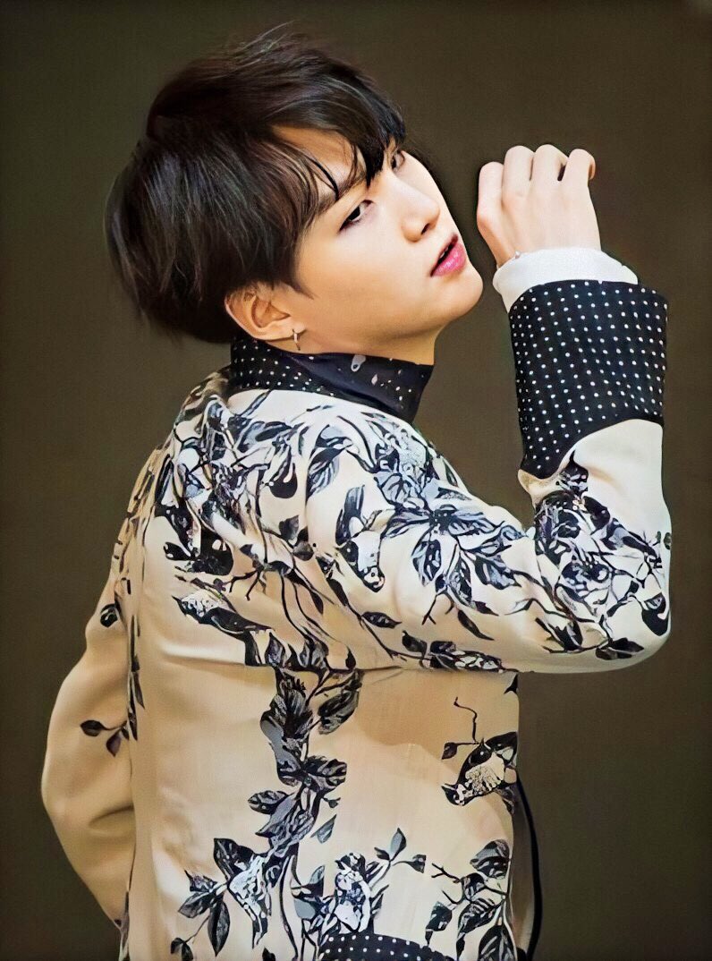 yoongi pics (@yoongisarchive) on Twitter photo 