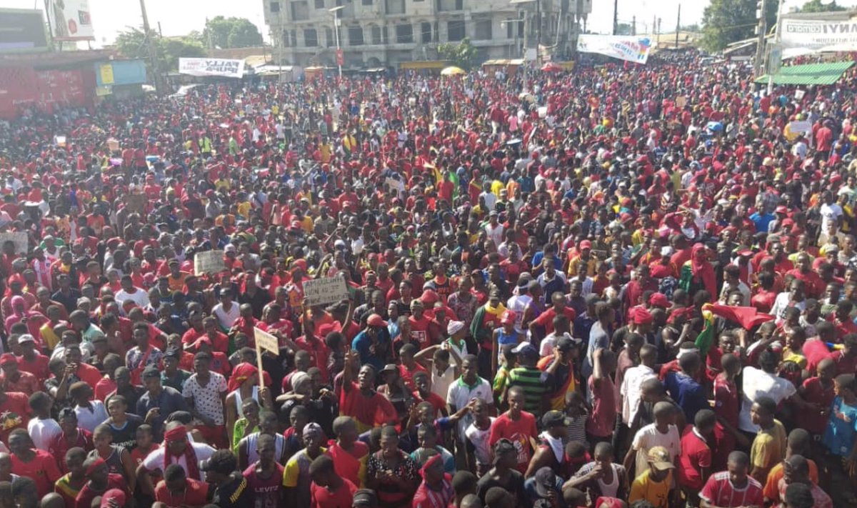 bruno_fuchs's tweet image. #Conakry une nouvelle fois paralysée par la mobilisation populaire hostile au 3eme mandat du @Prof_AlphaConde. La #France doit prendre ses responsabilités et empêcher un nouveau mandat anticonstitutionnel -avant que la situation ne dégénère  #Guinée #démocratie #respect #marche