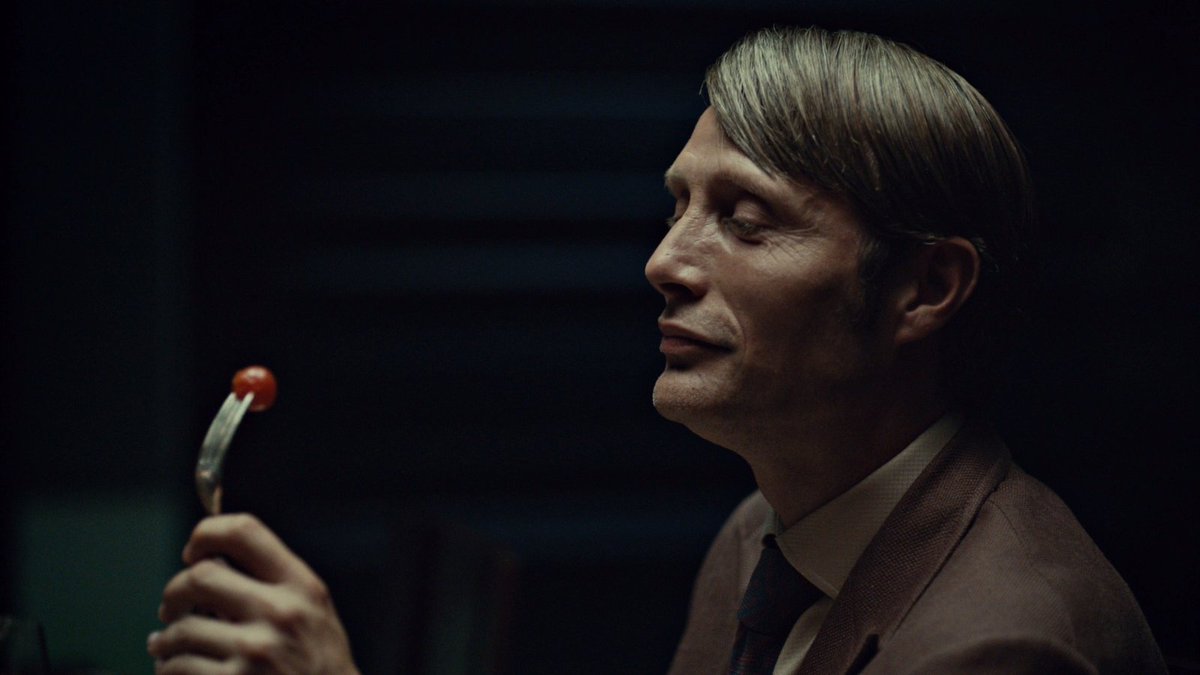 ганнибал лектор ел людей. ганнибал лектор ел людей. ганнибал лектор энтони хопкинс в маске. ганнибал лектор энтони хопкинс. ганнибал лектер молчание ягнят.