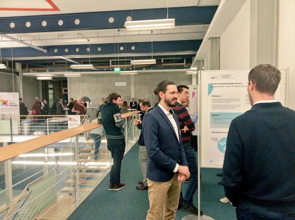 ForDigitHealth's tweet image. Kurze Pause und Postersession: die einzelnen Projekte geben Einblicke in ihre Vorhaben. #fordigithealth #gesunddigitalleben #digitalerstress #auftaktveranstaltung
 #uniaugsburg